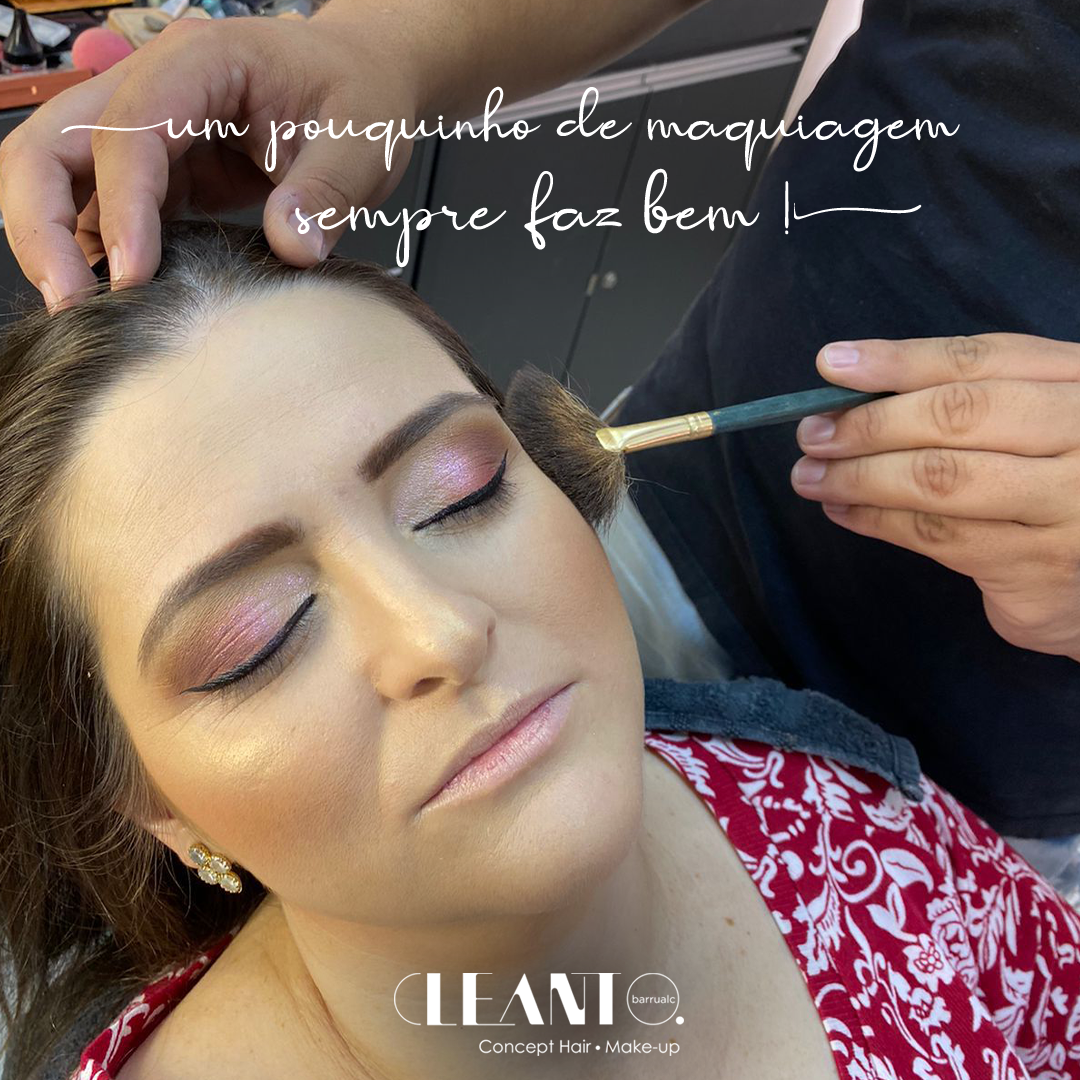 Um pouquinho de maquiagem sempre faz bem