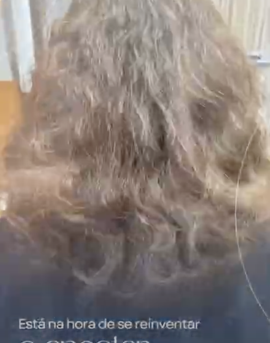 Confira essa transformação incrível no tom azul! Confira essa transformação incrível no tom azul! Nada como uma mudança ousada para dar um up no visual. No Cleanto Barrualc, transformamos sonhos em realidade. Venha descobrir como um toque de cor pode fazer toda a diferença!