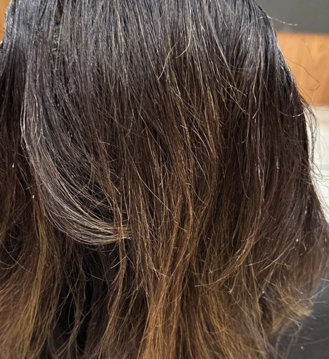 Veja essa transformação incrível! Confira essa transformação incrível! Deixe-se inspirar pelo antes e depois de um cabelo lindo, feito com todo o carinho e expertise do Cleanto Barrualc. Cada fio conta uma história, e adoramos ver o brilho nos olhos de quem confia em nosso trabalho.