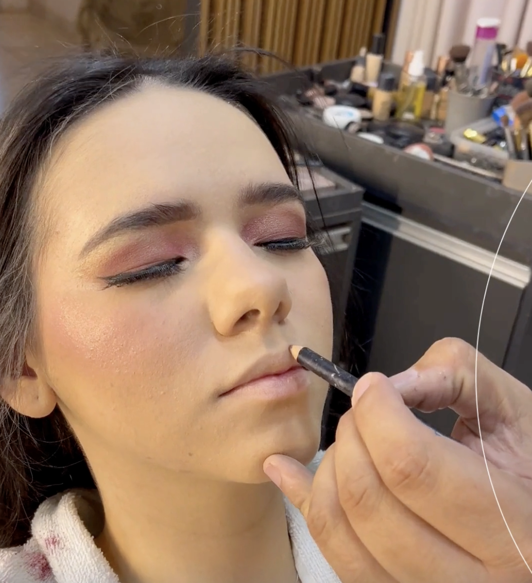 Transformação incrível para aquele evento especial! Transformação incrível para aquele evento especial!  Quer se sentir assim também? Venha para o Cleanto Barrualc e permita-se brilhar! Nosso estúdio oferece um atendimento de excelência, com técnicas de tendências mundiais e um toque de sofisticação.