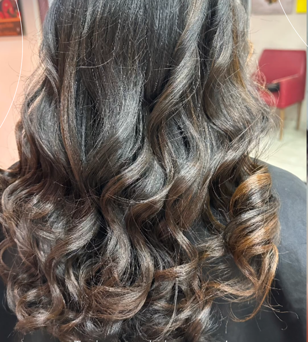 Tenha um cabelo com mais brilho, leveza e personalidade! Mudança com propósito. ✨ Do fio natural ao visual finalizado, cada detalhe foi pensado com técnica, cuidado e atenção ao movimento dos fios.