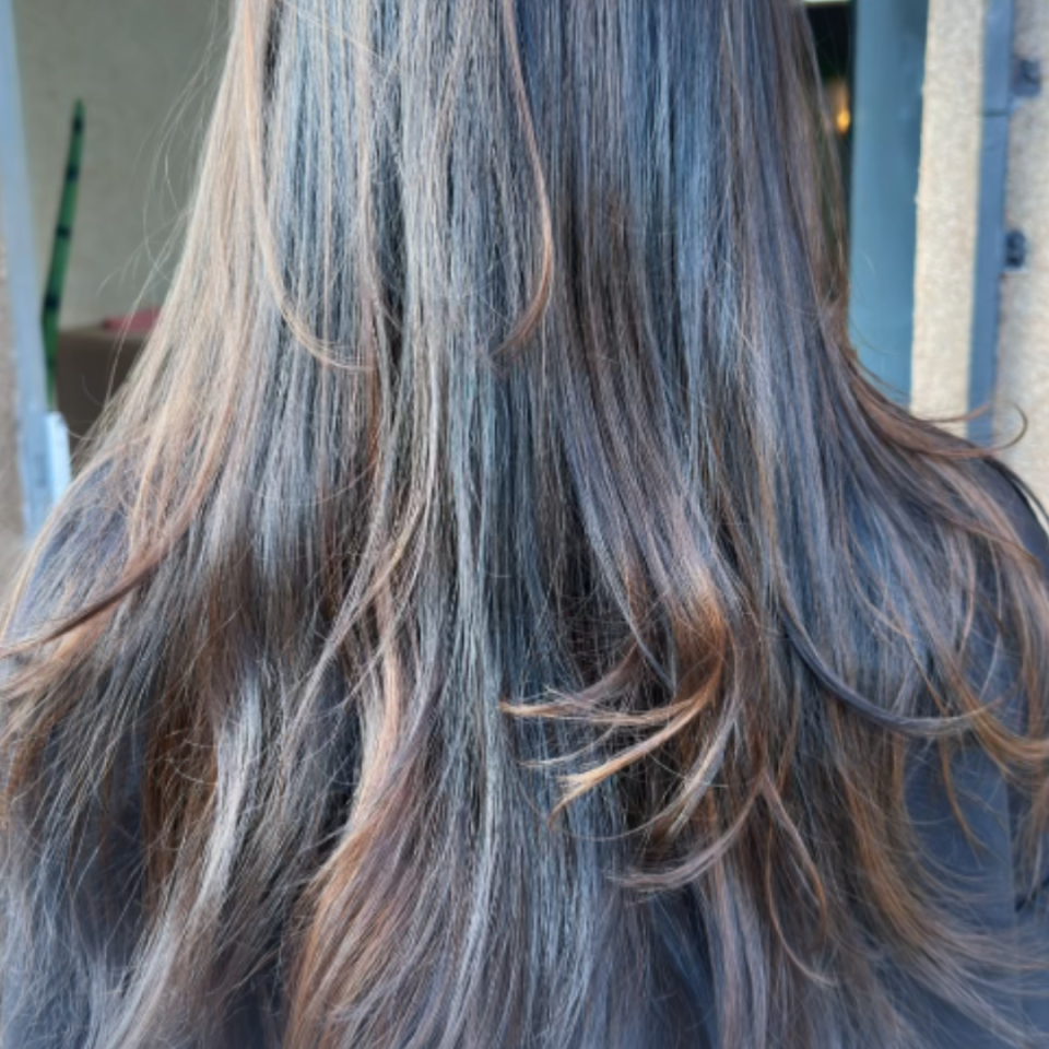 Transformação e brilho natural Um novo cabelo tem o poder de renovar sua autoestima e revelar o melhor de você. Agende seu horário e viva essa transformação!