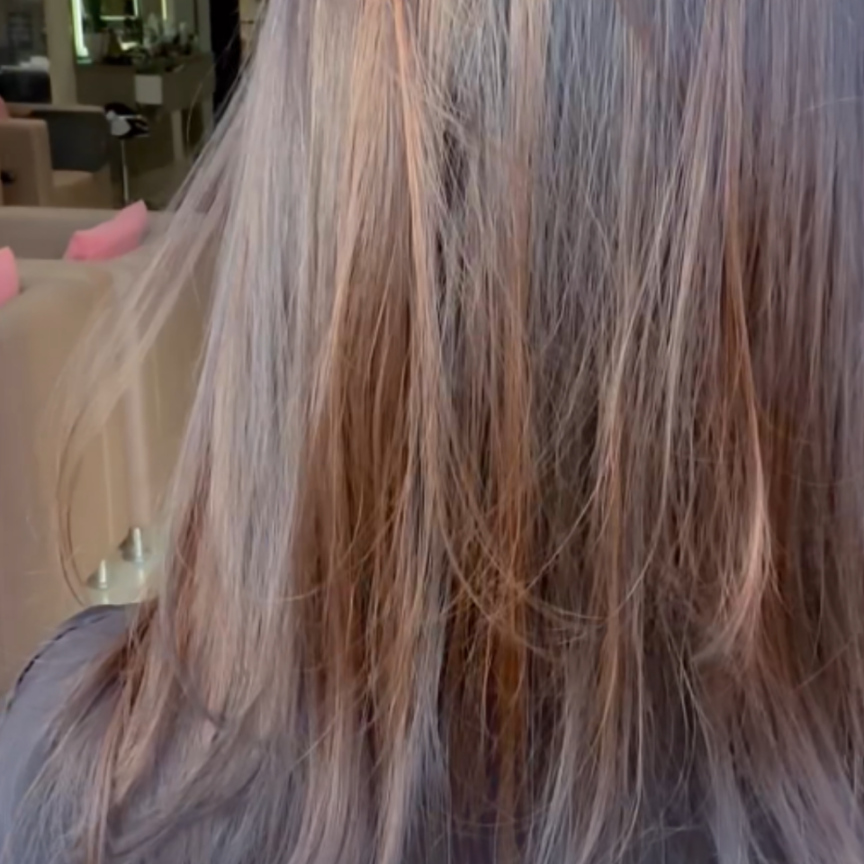 Resultado final impecável O toque de brilho e leveza que faz toda a diferença no seu visual. Agende seu atendimento e descubra o poder de um cuidado profissional.