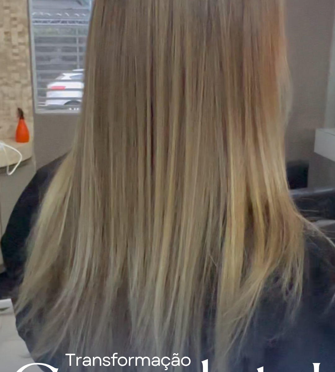 Transformação completa: cor, brilho e leveza! O resultado desse loiro fala por si: cor corrigida, textura uniforme e aquele brilho espelhado que é marca registrada do nosso estúdio.