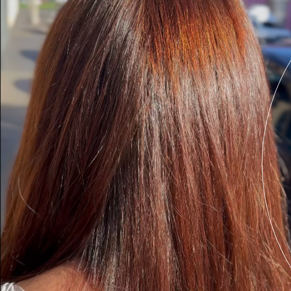Transformação e Brilho que fala por si . Dos fios manchados e sem definição a cor intensa, vibrante e com brilho natural! Cansou do tom sem vida?
