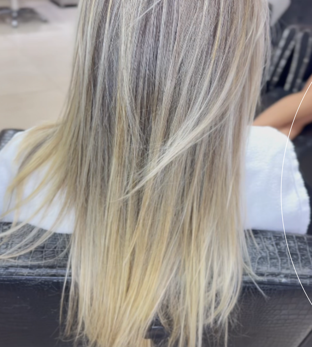 Reconstrução profissional. Cabelo loiro bonito é cabelo forte — e é aqui que a reconstrução profissional entra como protagonista.