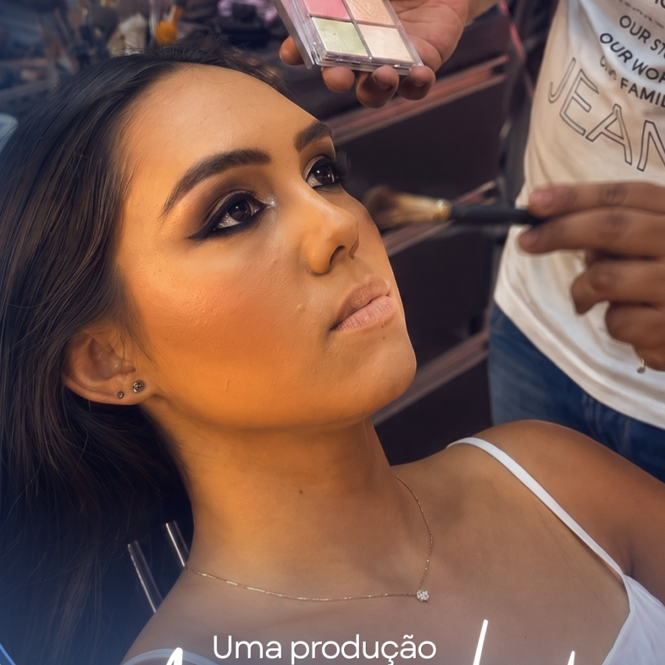 Make para festas e eventos. Uma make profissional valoriza os traços, equilibra o acabamento e cria um resultado pensado para combinar com a ocasião, com o estilo e com aquilo que você quer transmitir.